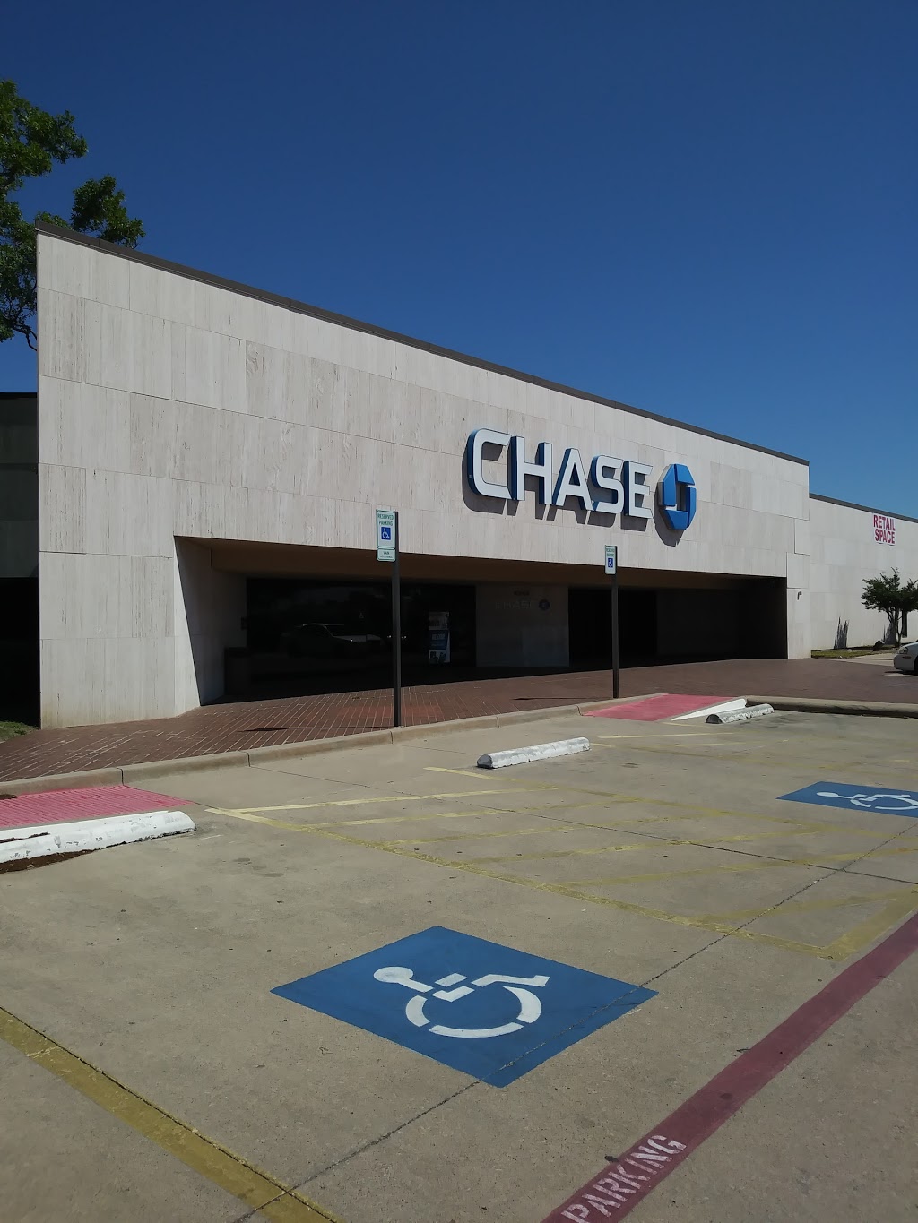 Chase Bank | 2945 Walnut Hill Ln, Dallas, TX 75229, USA | Phone: (214) 902-4237