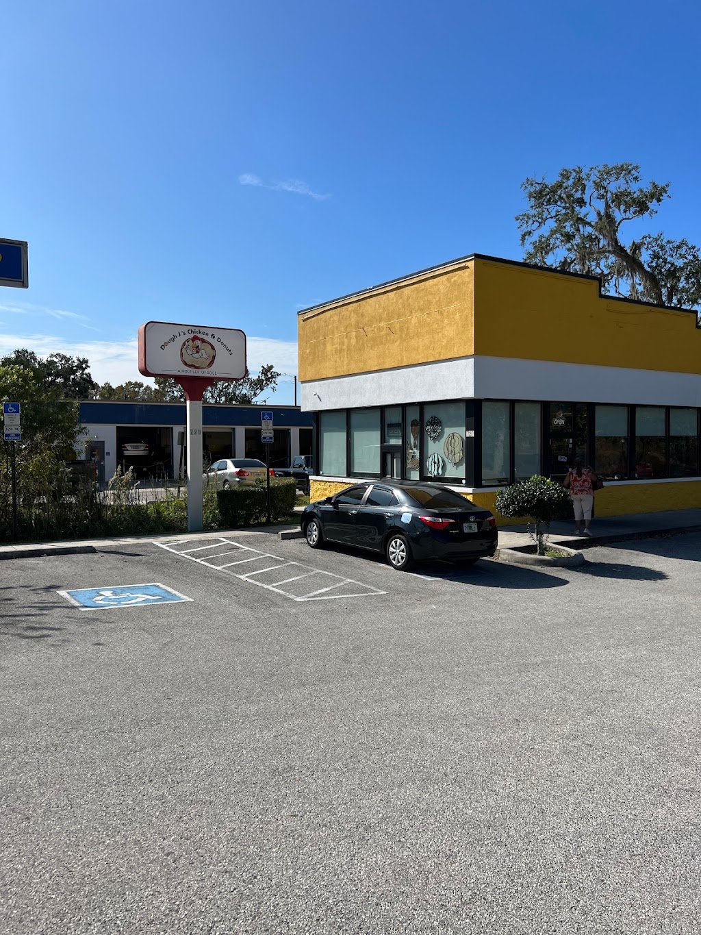 DoughJs Chicken and Donuts | 720 S Broad St, Brooksville, FL 34601, USA | Phone: (352) 848-3002