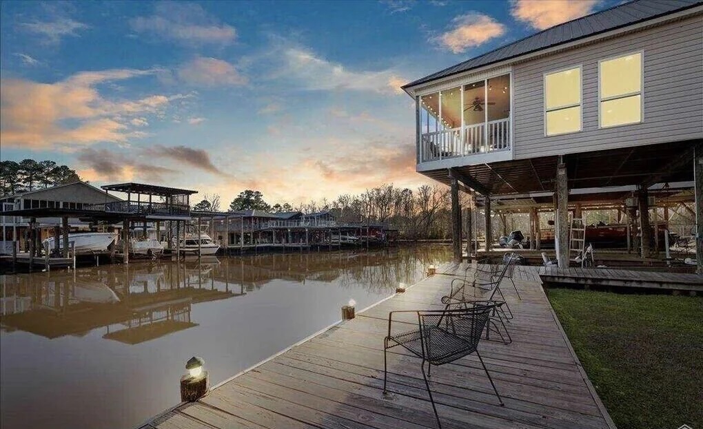 Brothers Riverhouse | 32870 Rivergate Cir, Springfield, LA 70462, USA | Phone: (361) 522-4334