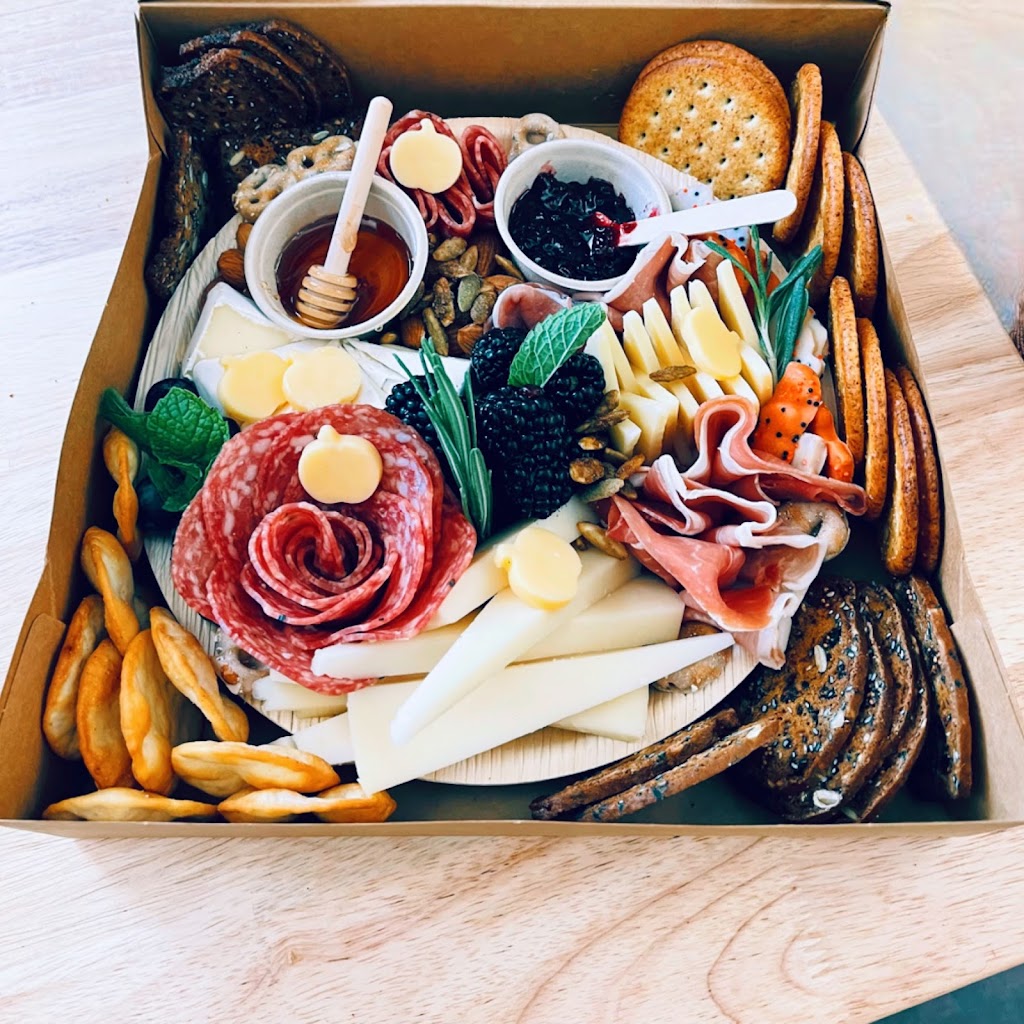 Mountain Boards And Bites | 29319 Lakeview Dr, Cedar Glen, CA 92321, USA | Phone: (760) 668-4995