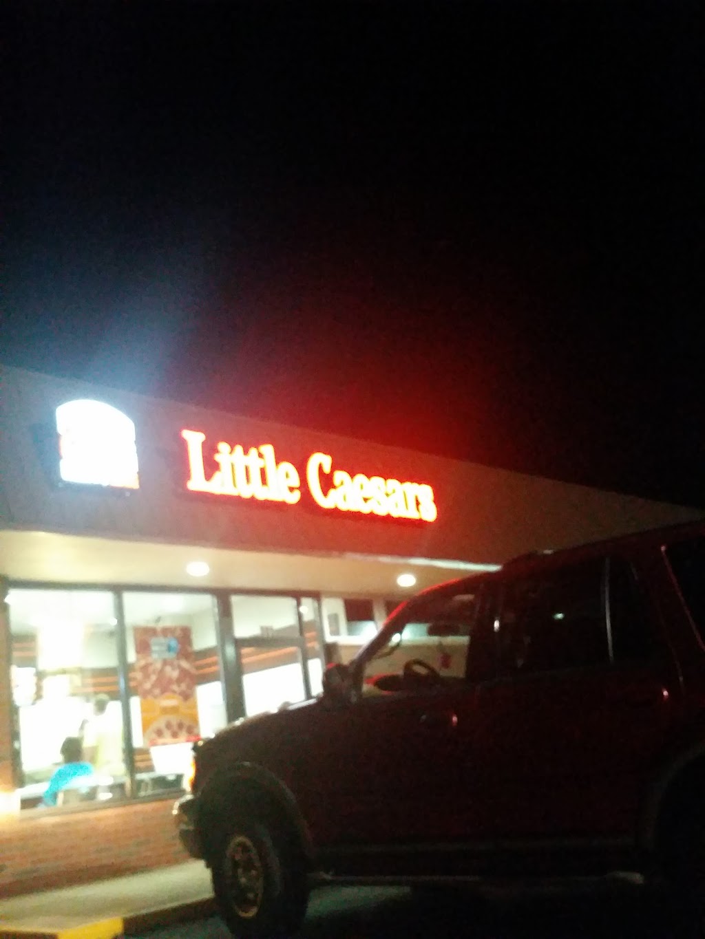 Little Caesars Pizza | 305 E Edwardsville Rd, Wood River, IL 62095, USA | Phone: (618) 254-2888