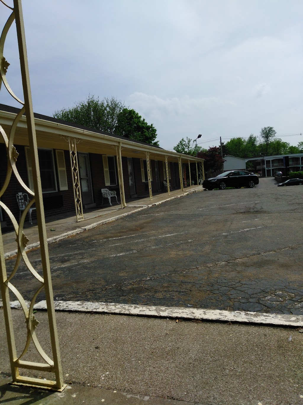 Old Kentucky Home Motel | 414 W Stephen Foster Ave, Bardstown, KY 40004, USA | Phone: (502) 348-5979