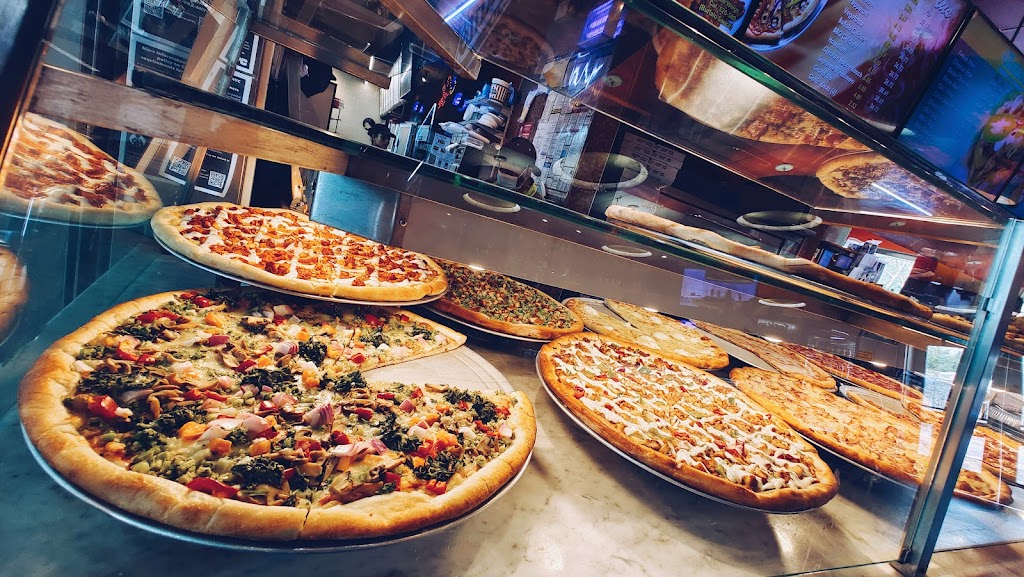 Pizza Plus | 4 South St, New York, NY 10004, USA | Phone: (212) 943-1800