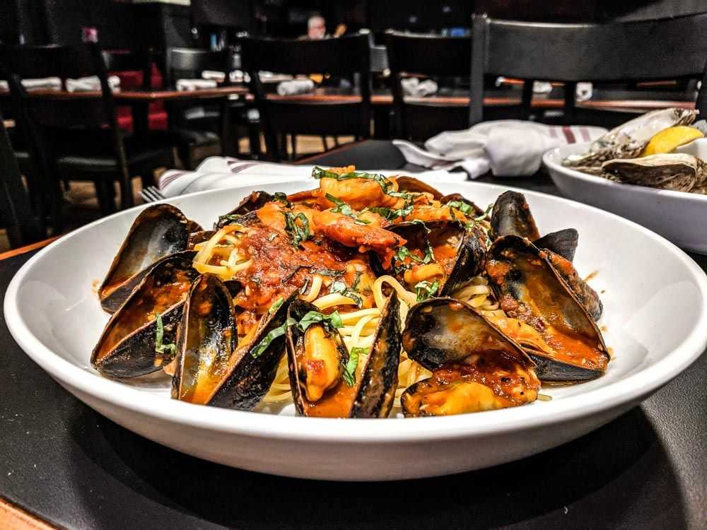 Curtains Bar and Restaurant | 150 Avenel St, Avenel, NJ 07001, USA | Phone: (732) 582-4595