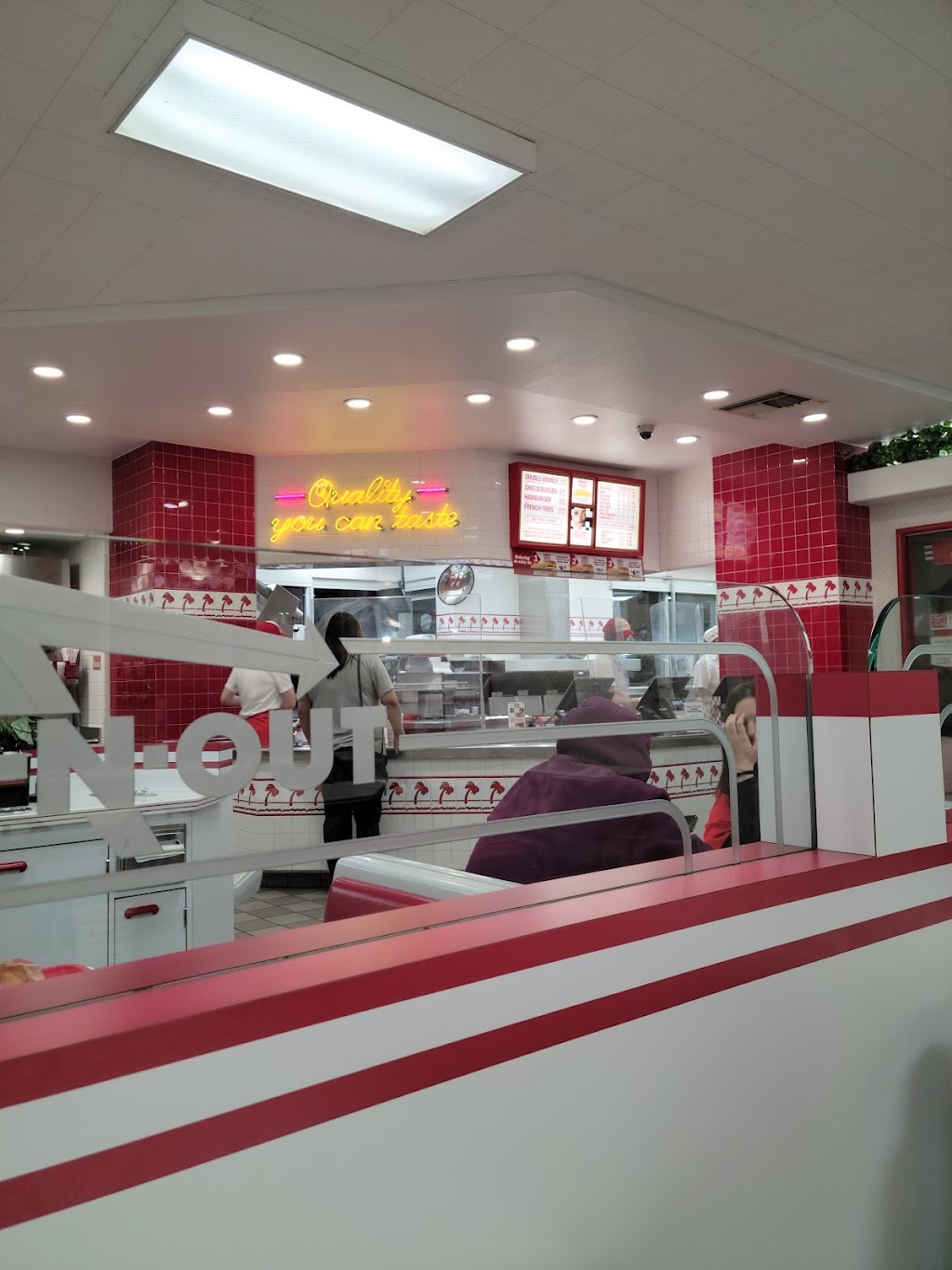 In-N-Out Burger | 2305 Compton Ave, Corona, CA 92881, USA | Phone: (800) 786-1000