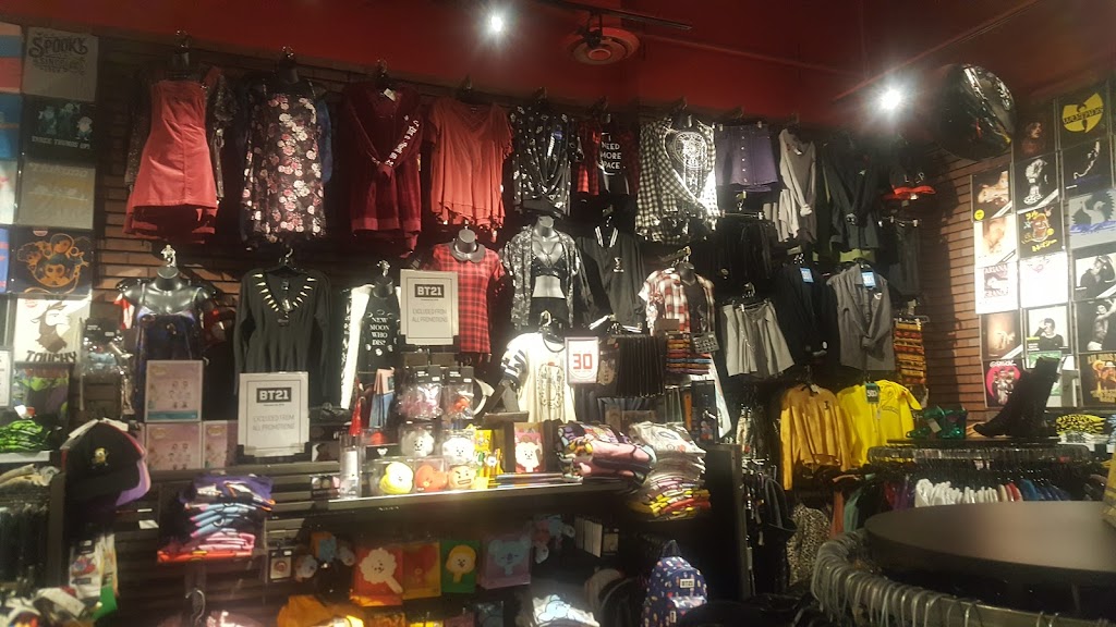 Hot Topic | 2200 W Florida Ave RM C-2, Hemet, CA 92545, USA | Phone: (951) 652-4385