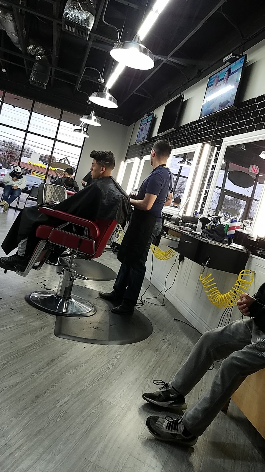 The Barbers Lounge LLC | 1718 S Cooper St, Arlington, TX 76013, USA | Phone: (817) 274-5800