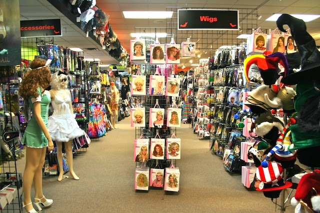 Costumes Plus | 2839 White Bear Ave, Maplewood, MN 55109, USA | Phone: (651) 748-1185