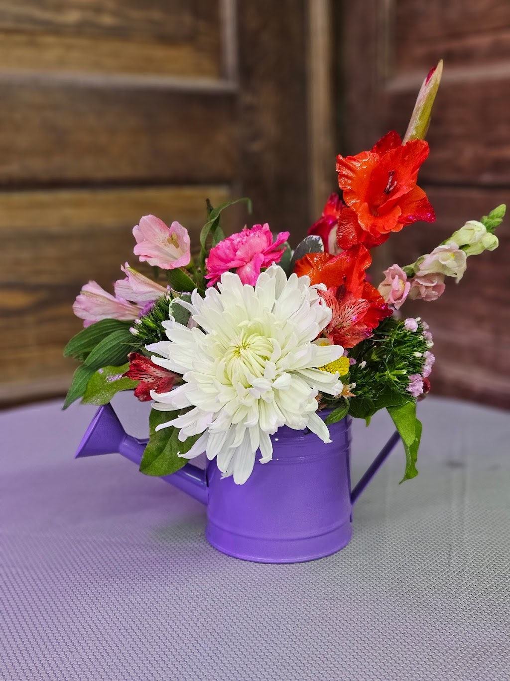 Waterloo Blooms | 119 N Monroe St, Waterloo, WI 53594, USA | Phone: (920) 478-8600