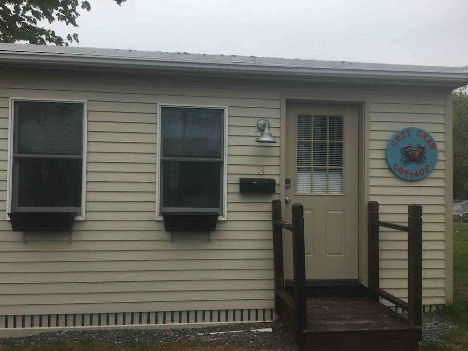 Cozy Crab Cottage | 3 Hillier Rd, Gloucester, MA 01930, USA | Phone: (978) 790-2715