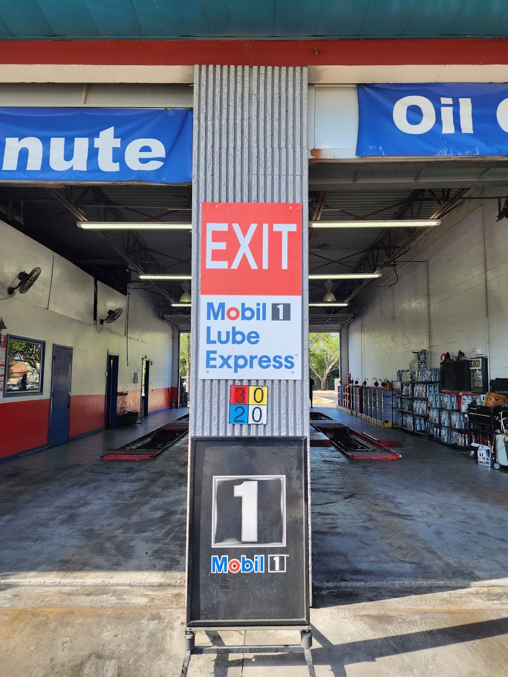 Mobil 1 Lube Express | 2501 W Sample Rd, Pompano Beach, FL 33073, USA | Phone: (954) 975-5333