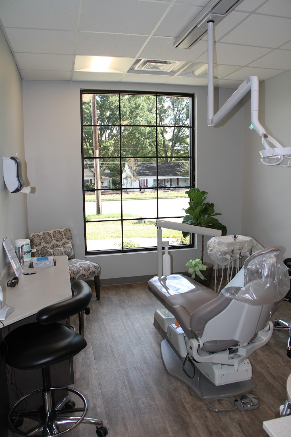 Lake Norman Family & Cosmetic Dentistry | 259 S Broad St suite 100, Mooresville, NC 28115, USA | Phone: (704) 799-0552