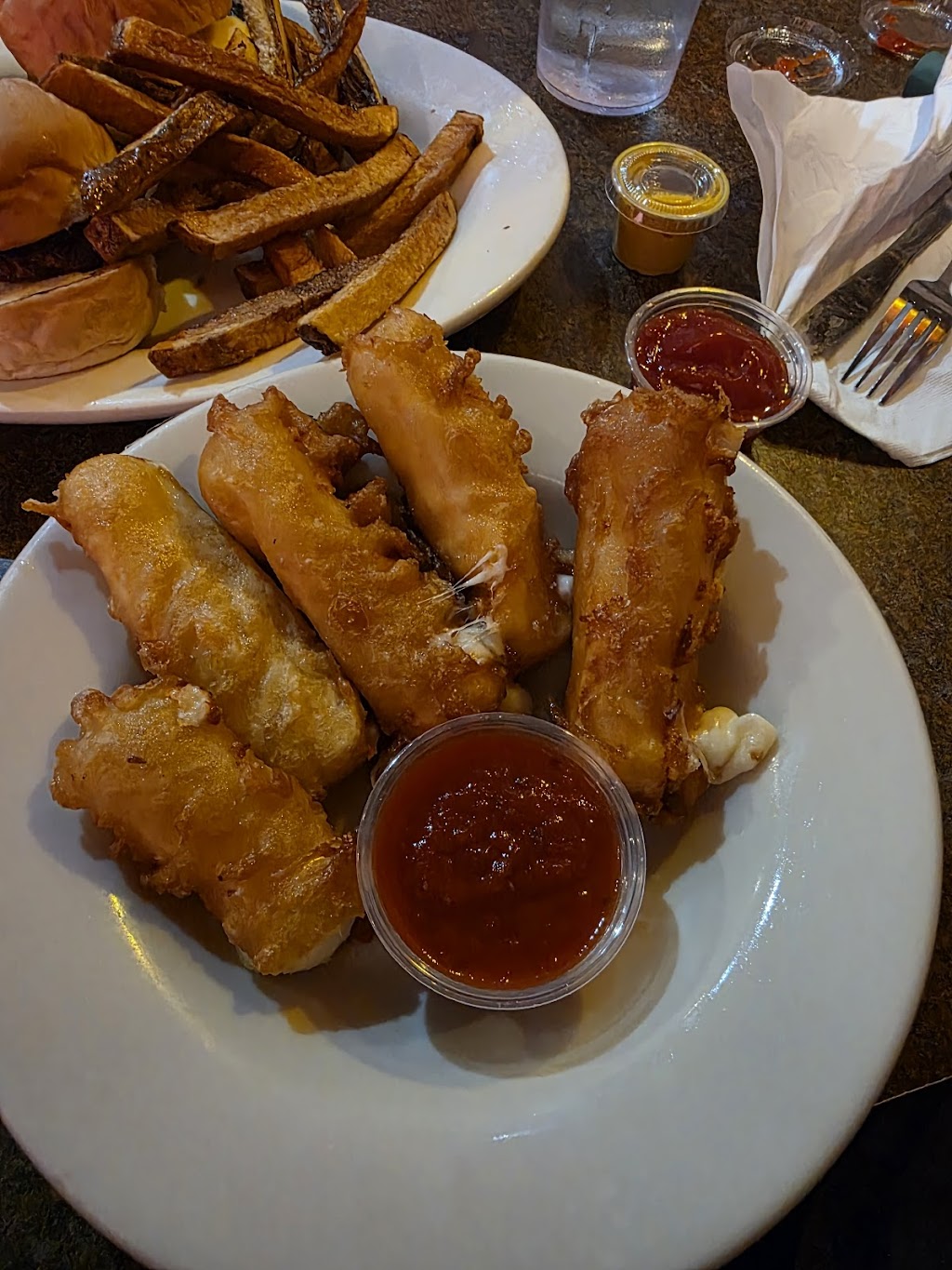 Puckers Sports Pub & Grille | 3199 Whitewood St NW, North Canton, OH 44720, USA | Phone: (330) 526-8013