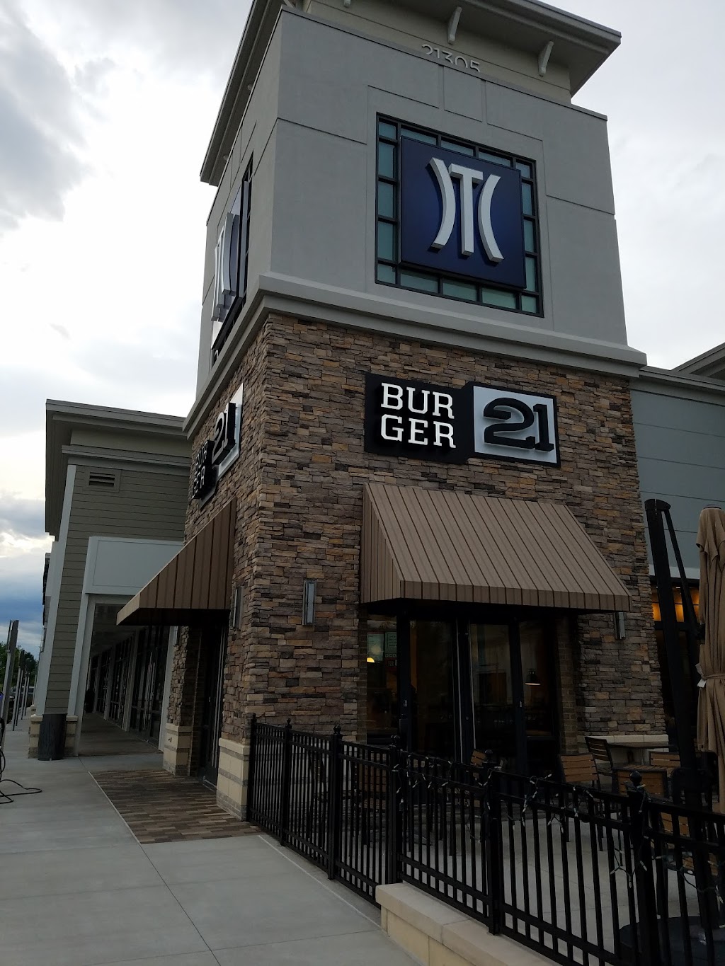 Burger 21 | 21305 Windmill Parc Dr #160, Sterling, VA 20166, USA | Phone: (571) 665-5768