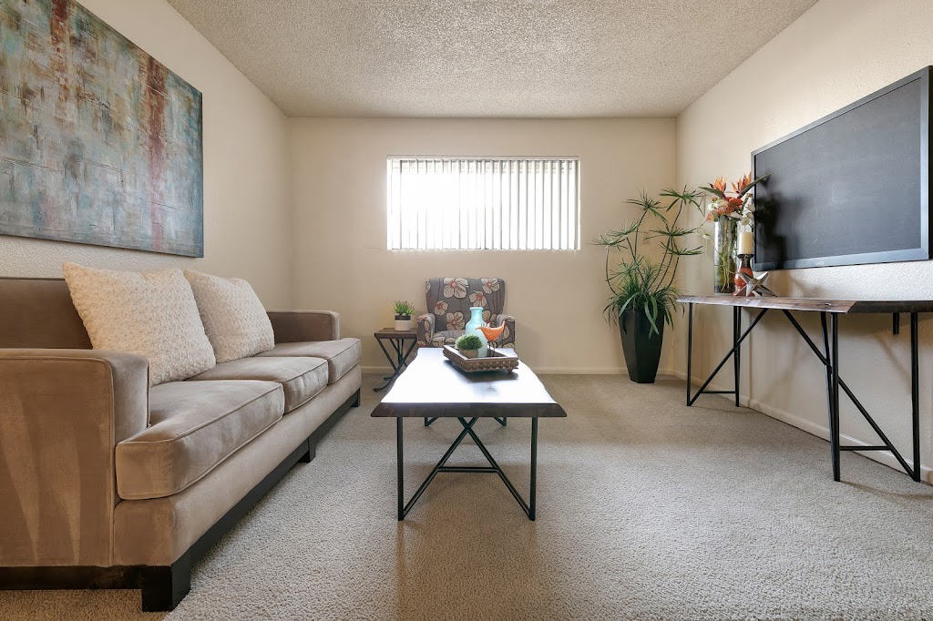 Central on Broadway Apartments | 2145 W Broadway Rd, Mesa, AZ 85202, USA | Phone: (602) 362-6572