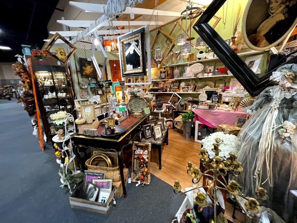 Cooper Street Antique Mall | 4905 S Cooper St Suite B, Arlington, TX 76017, USA | Phone: (817) 557-6215