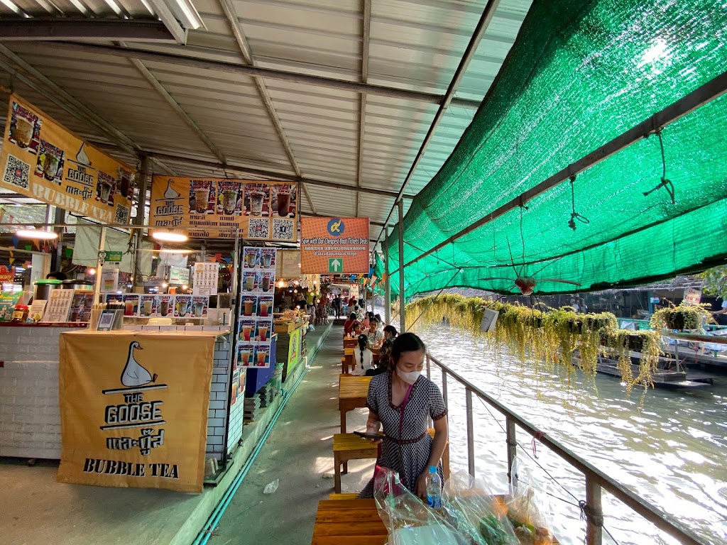Khlong Lat Mayom Floating Market | 30/1 หมู่ที่ 15 Thanon Bang Ramat, Khwaeng Bang Ramat, Khet Taling Chan, Krung Thep Maha Nakhon 10170, Thailand | Phone: 02 422 4270