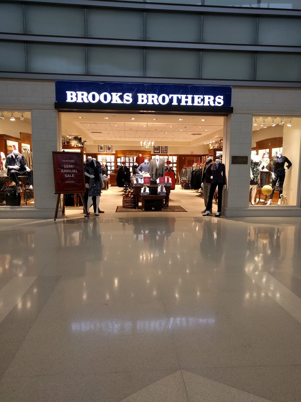 Brooks Brothers | 1 Detroit Metro Airport, Detroit, MI 48242, USA | Phone: (734) 720-1152