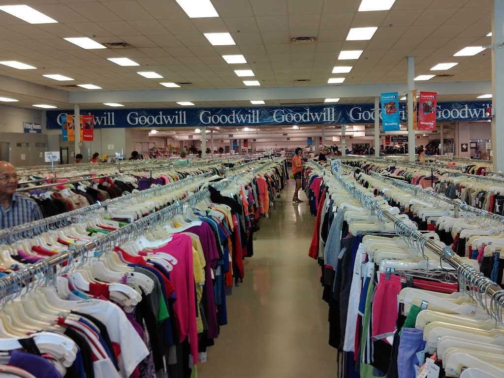 Tri-County Goodwill Store | 10600 Springfield Pike, Cincinnati, OH 45215, USA | Phone: (513) 771-4804