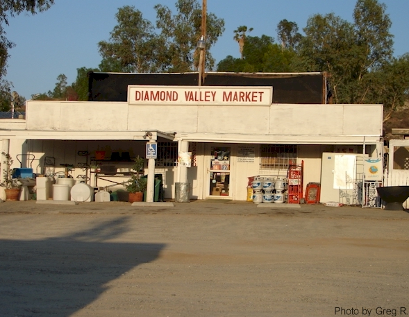 Diamond Valley Market water tanks | 32230 Sage Rd, Hemet, CA 92544, USA | Phone: (951) 767-1010