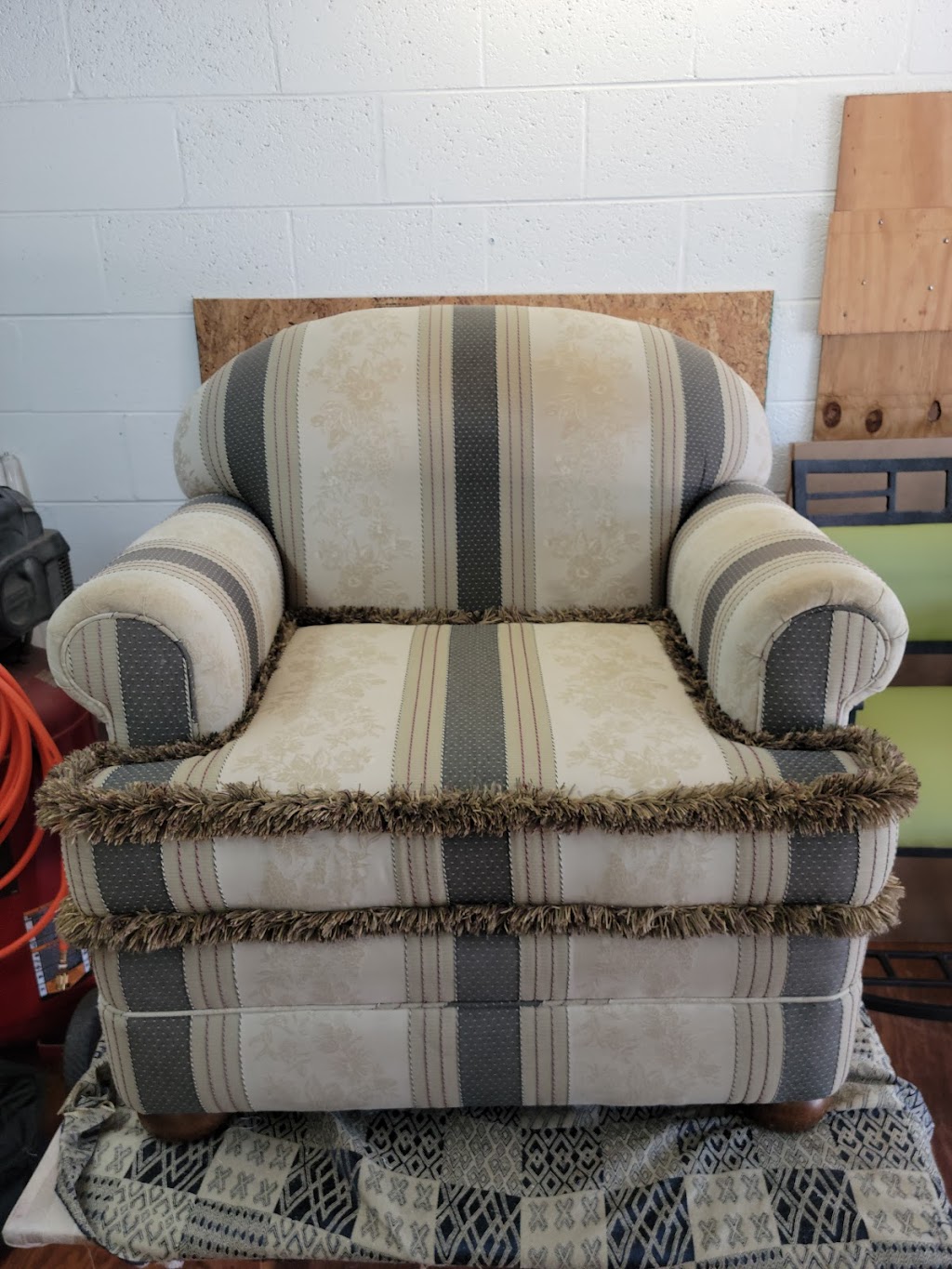 D Murray Upholstery | 4, 1804 Hibiscus Dr STE 4, Edgewater, FL 32132, USA | Phone: (386) 299-1352