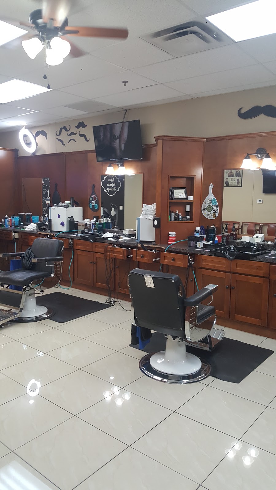 Mikeys Barber Shop | 8110 W Union Hills Dr #340, Glendale, AZ 85308, USA | Phone: (623) 251-3198