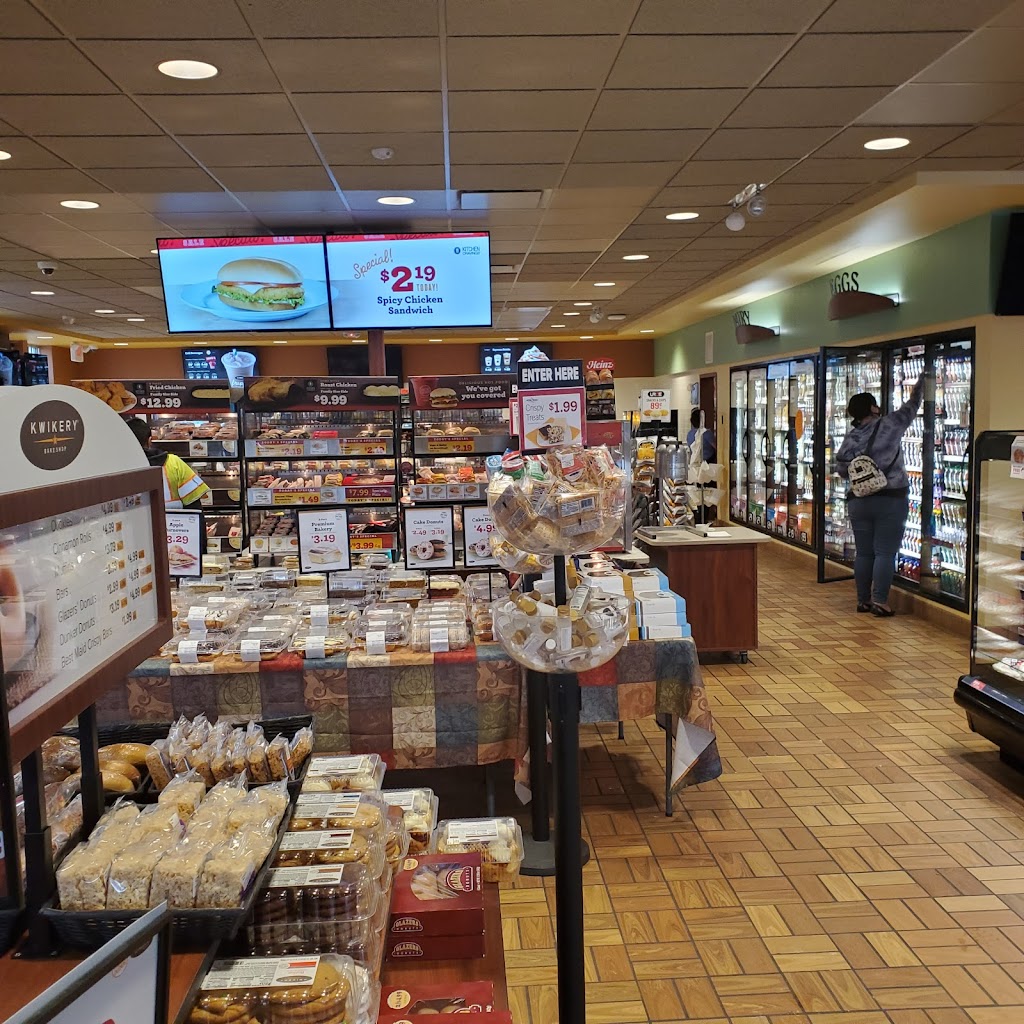 KWIK TRIP #972 | 2694 Sun Valley Dr, Delafield, WI 53018, USA | Phone: (262) 646-8827