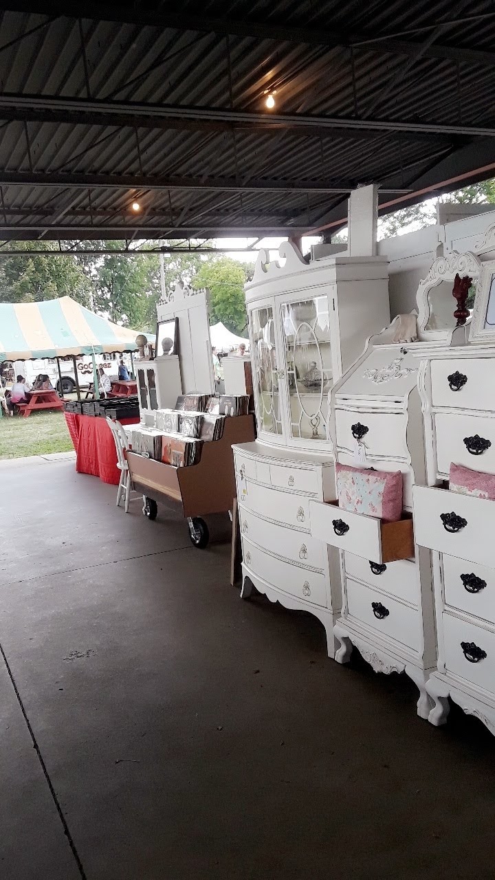 Utica Antiques Market | 11541 21 Mile Rd, Shelby Township, MI 48315, USA | Phone: (586) 254-3495