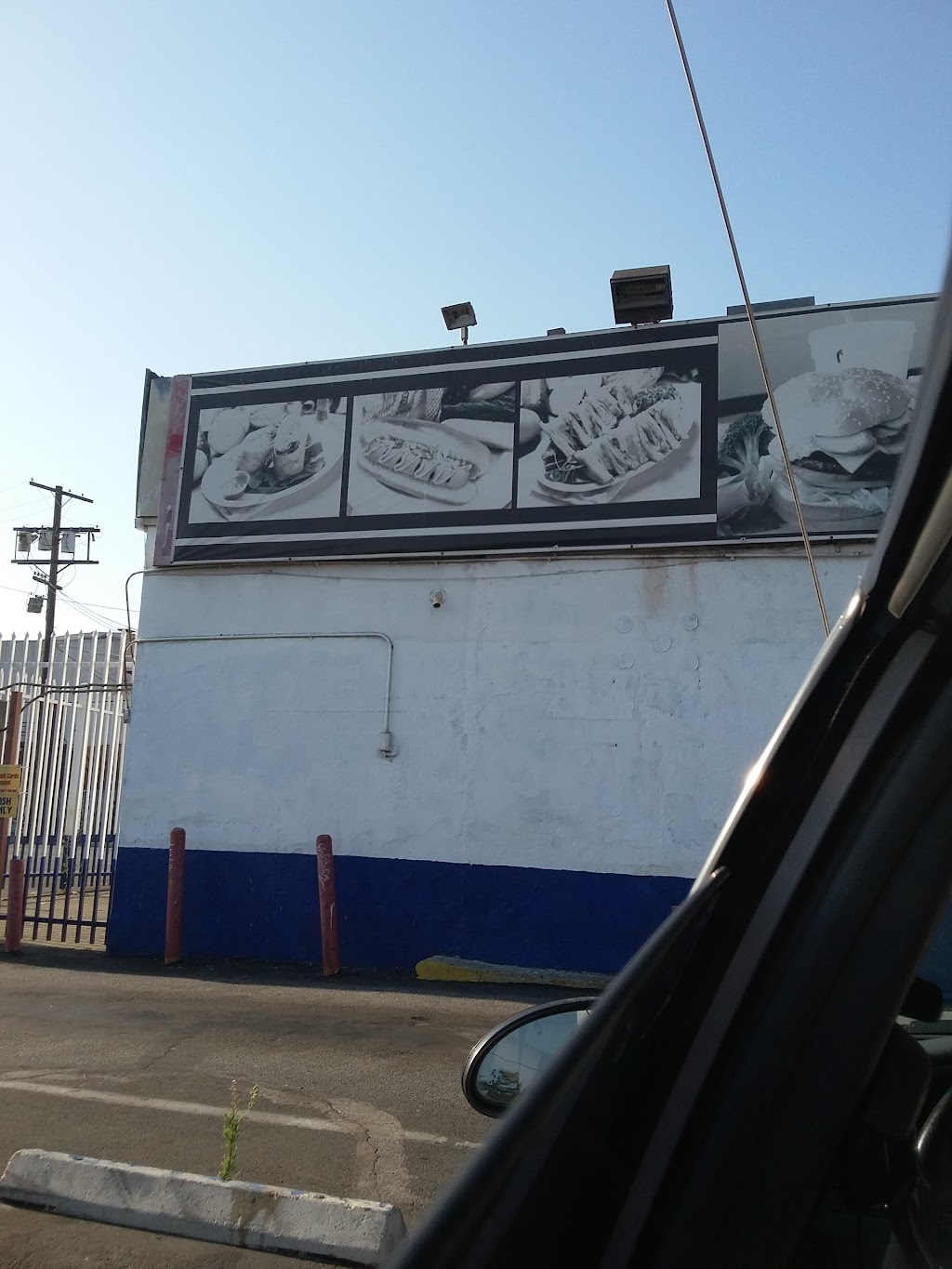 Tams Burgers | 5023 S Central Ave, Los Angeles, CA 90011, USA | Phone: (323) 233-1320