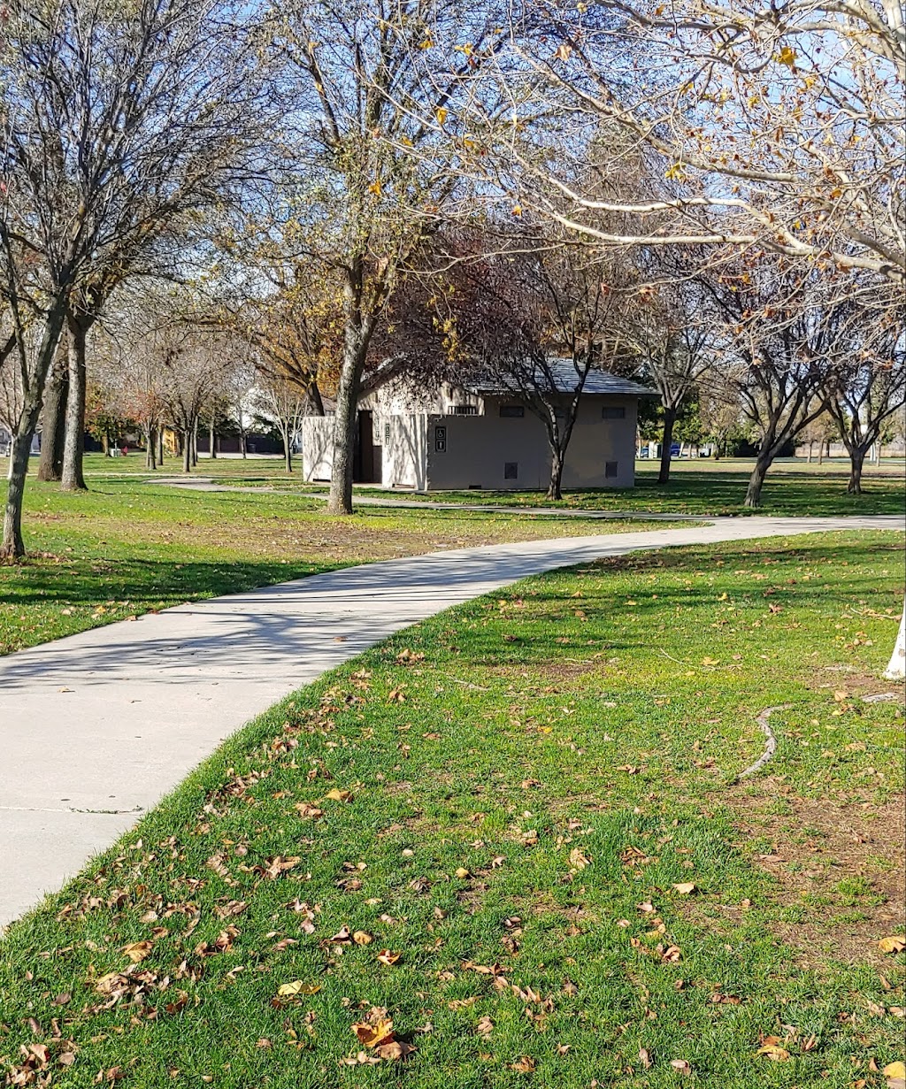 Jones Family Park | 8840 Shasta Lily Dr, Elk Grove, CA 95624, USA | Phone: (916) 405-5300