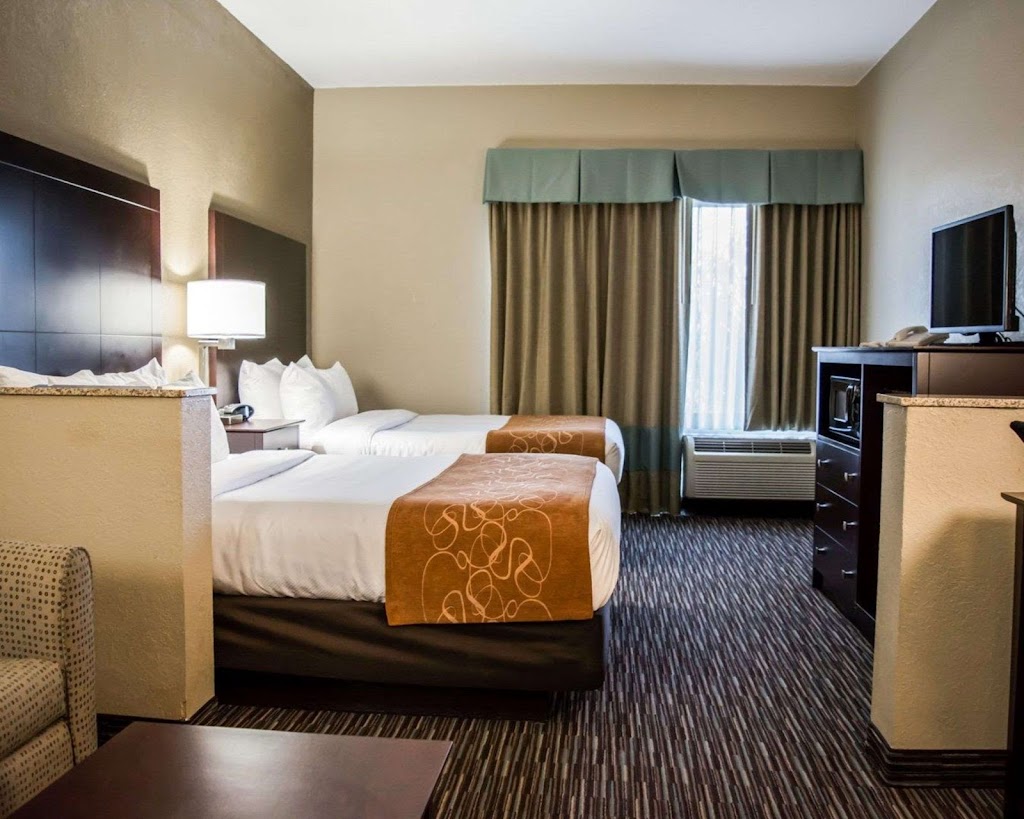 Comfort Suites Clearwater - Dunedin | 1941 Edgewater Dr, Clearwater, FL 33755, USA | Phone: (727) 390-5884