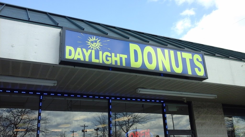 Daylight Donuts | 1020 N Main St # 2, Nicholasville, KY 40356, USA | Phone: (859) 885-0028