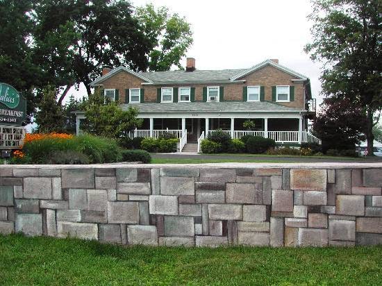 Julias Bed & Breakfast | 6219 W Liberty St, Hubbard, OH 44425, USA | Phone: (330) 534-1342
