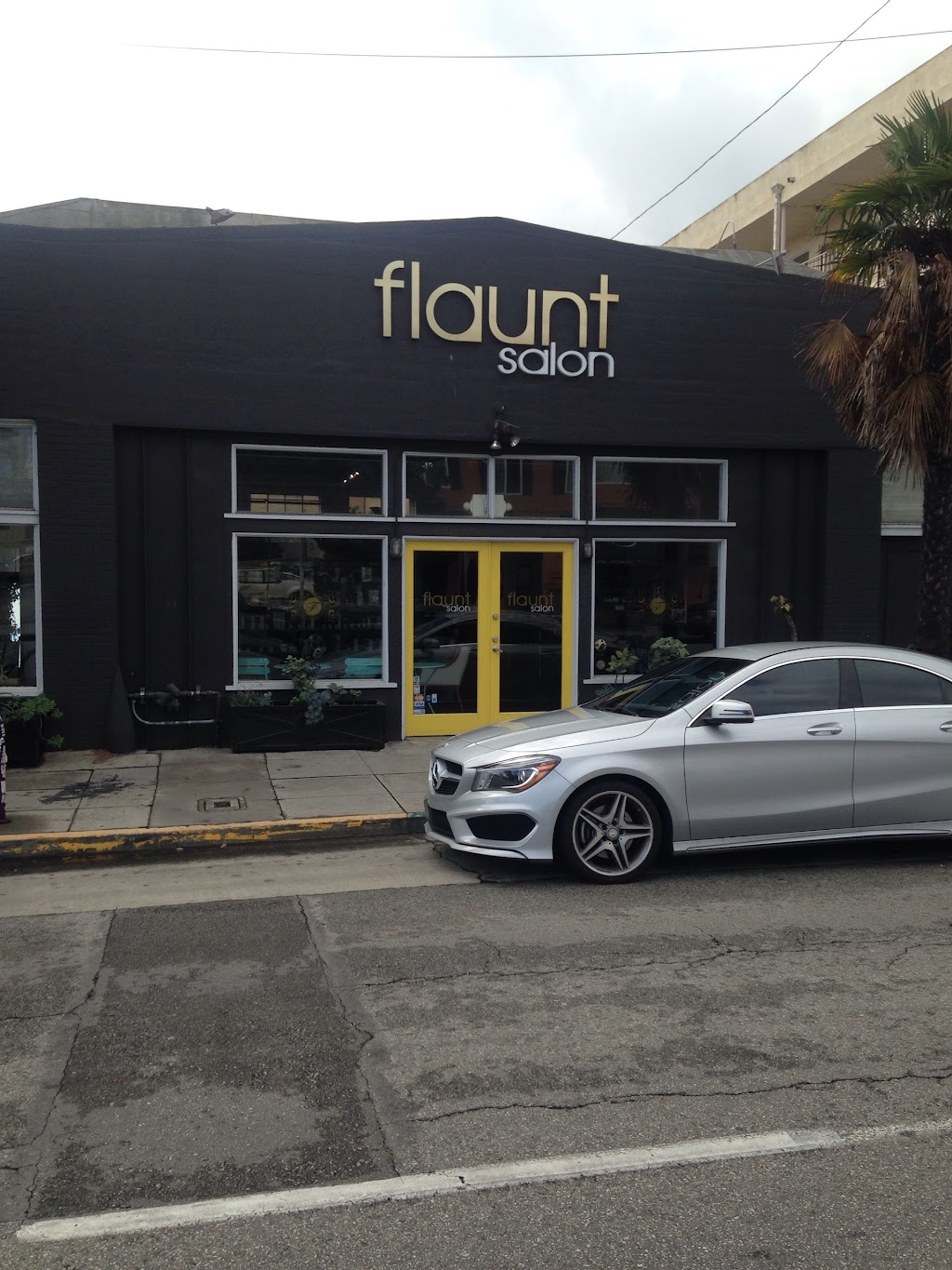 Flaunt Salon - Hair Salon | 2204 E Broadway, Long Beach, CA 90803, USA | Phone: (562) 433-8600