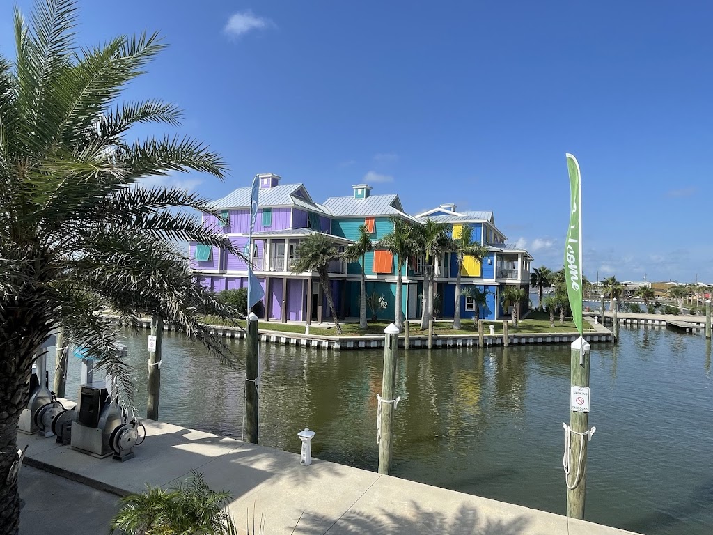 Hurricane Hole Restaurant | 1851 LA-1, Grand Isle, LA 70358, USA | Phone: (985) 787-2220