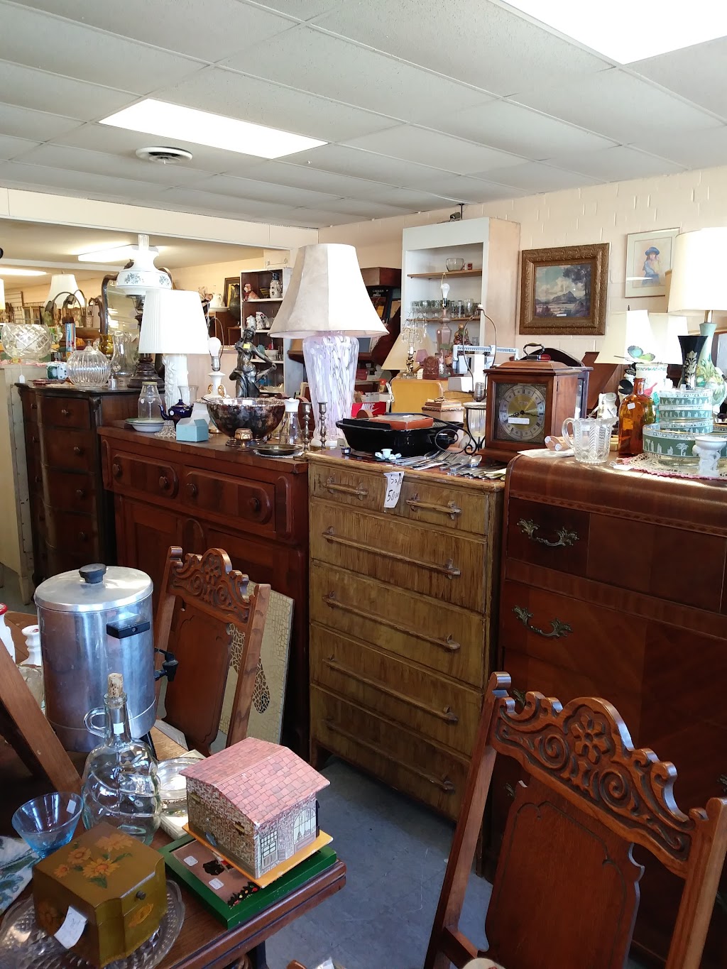 Thrift N Antique Shop | 200 Eastchester Dr, High Point, NC 27262, USA | Phone: (336) 434-3333