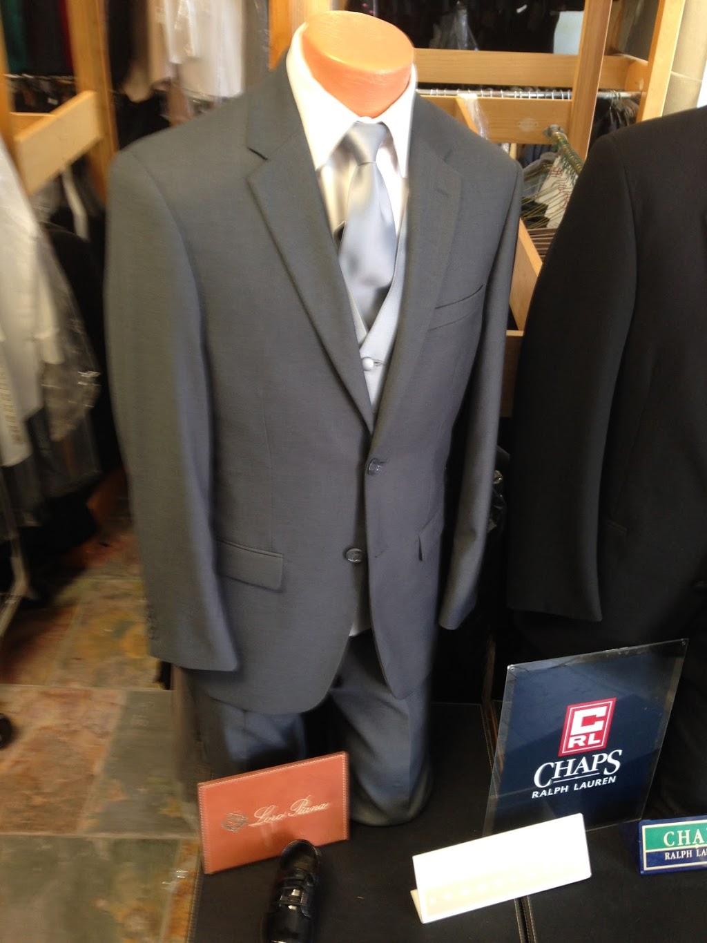 Tuxedo Outlet | 5046 Trail Lake Dr, Fort Worth, TX 76133 | Phone: (817) 263-5525