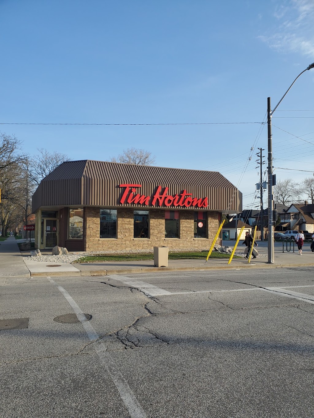 Tim Hortons | 525 University Ave W, Windsor, ON N9A 5R4, Canada | Phone: (519) 253-0012