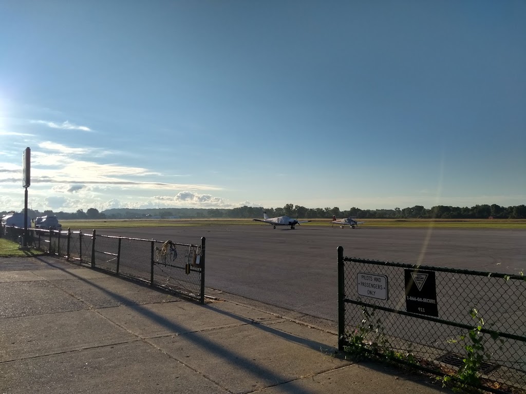 Ann Arbor Municipal Airport (ARB) | 801 Airport Dr, Ann Arbor, MI 48108, USA | Phone: (734) 994-2841