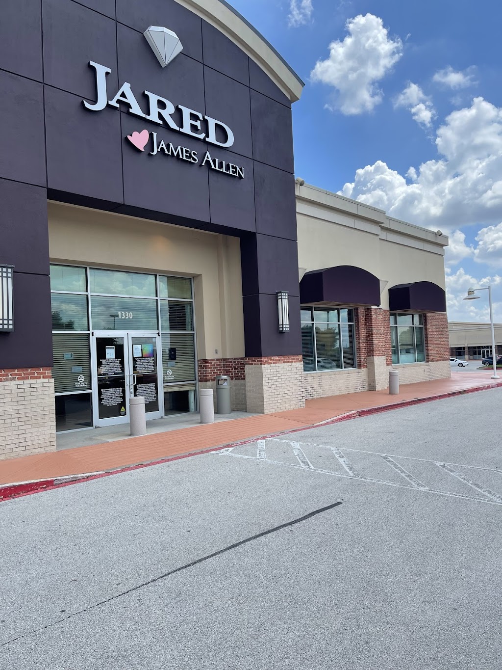 Jared | 1330 W Pipeline Rd, Hurst, TX 76053, USA | Phone: (817) 284-5476