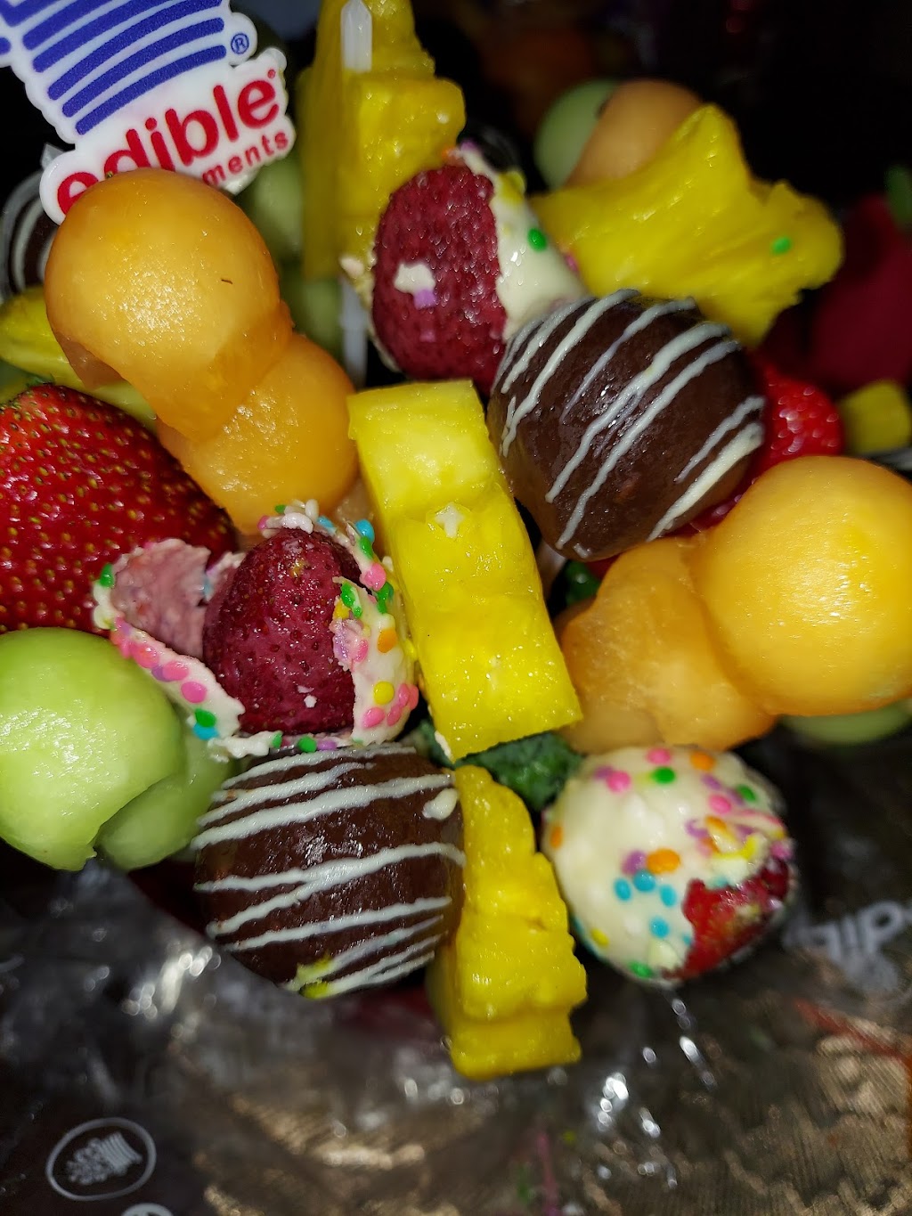 Edible Arrangements | 560 W 1st St, Claremont, CA 91711, USA | Phone: (909) 621-9700