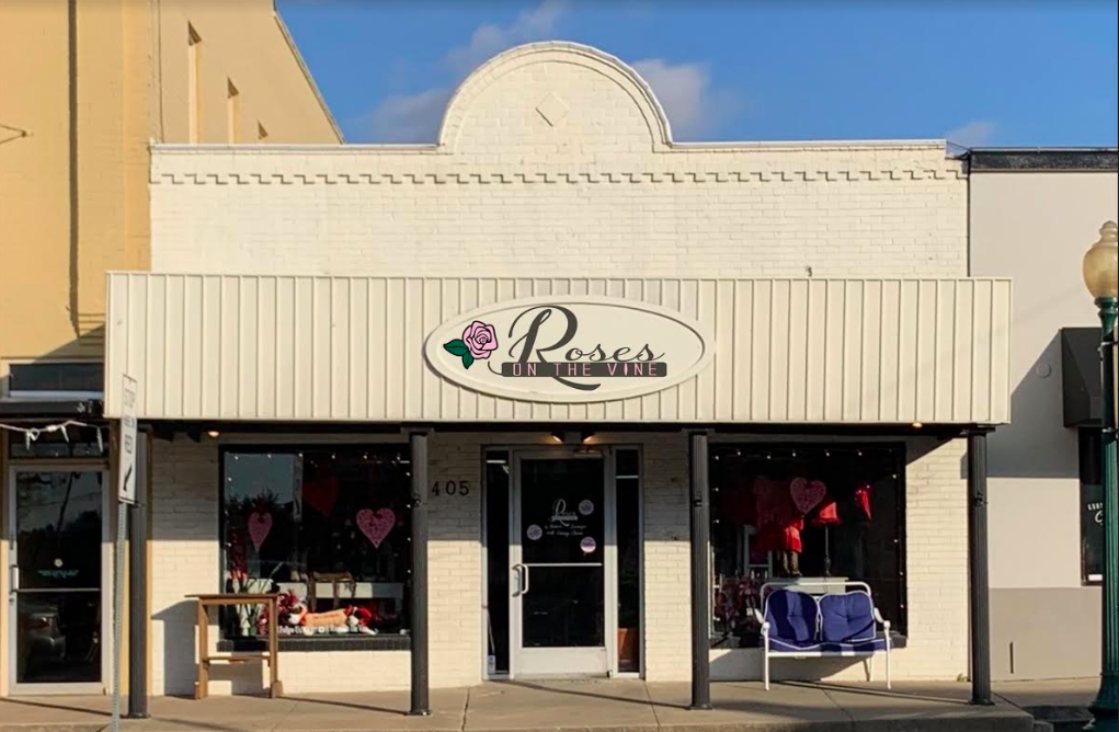 Roses on the Vine | 405 S Main St, Grapevine, TX 76051, USA | Phone: (214) 681-9027