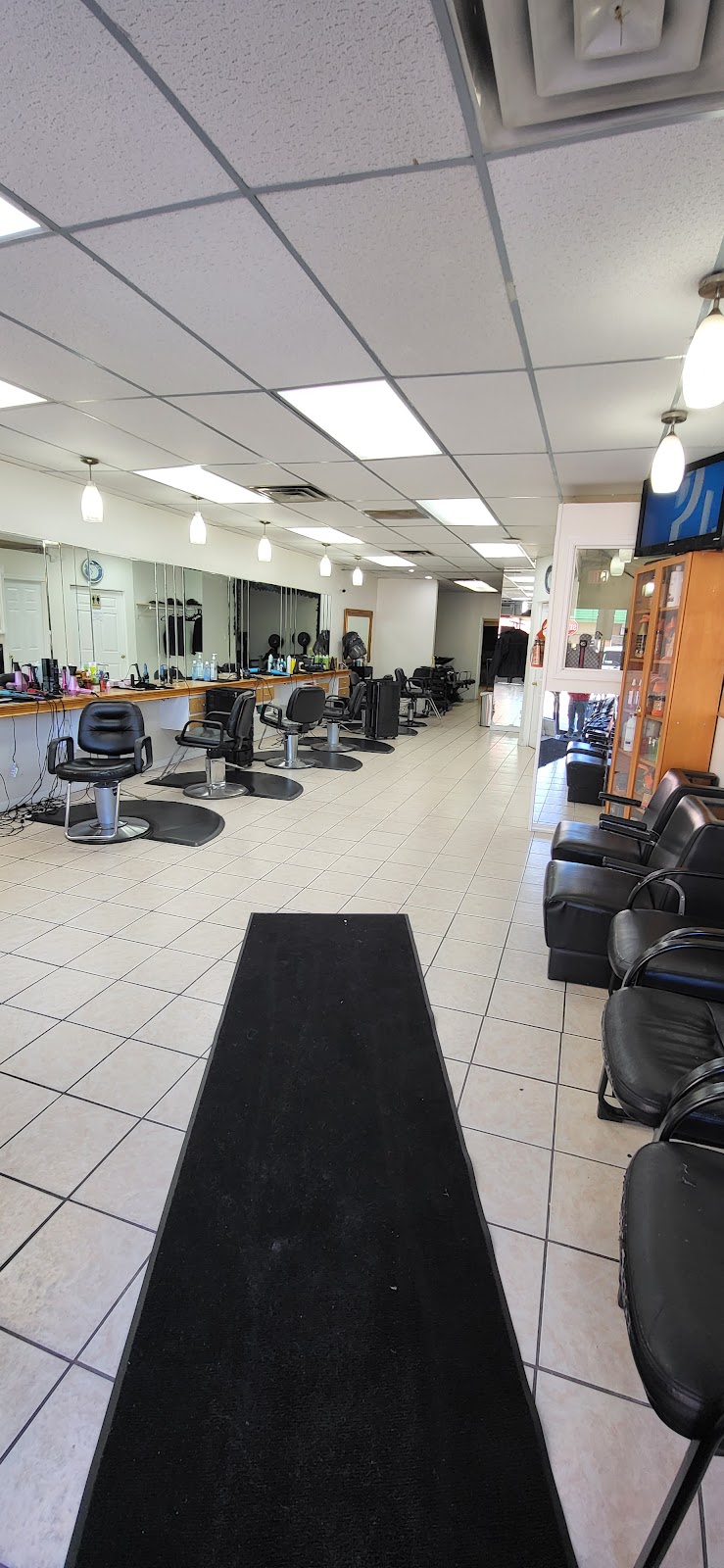 La Bella Calena Dominican Hair Salon Inc | 27 Village Ave, Elmont, NY 11003, USA | Phone: (516) 437-4890