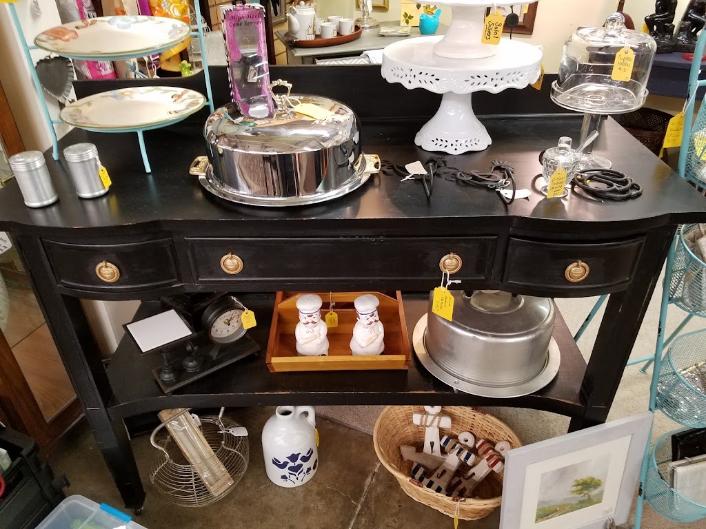 Riverside Centre Antique Mall | 3742 Kellogg Ave, Cincinnati, OH 45226, USA | Phone: (513) 996-2014