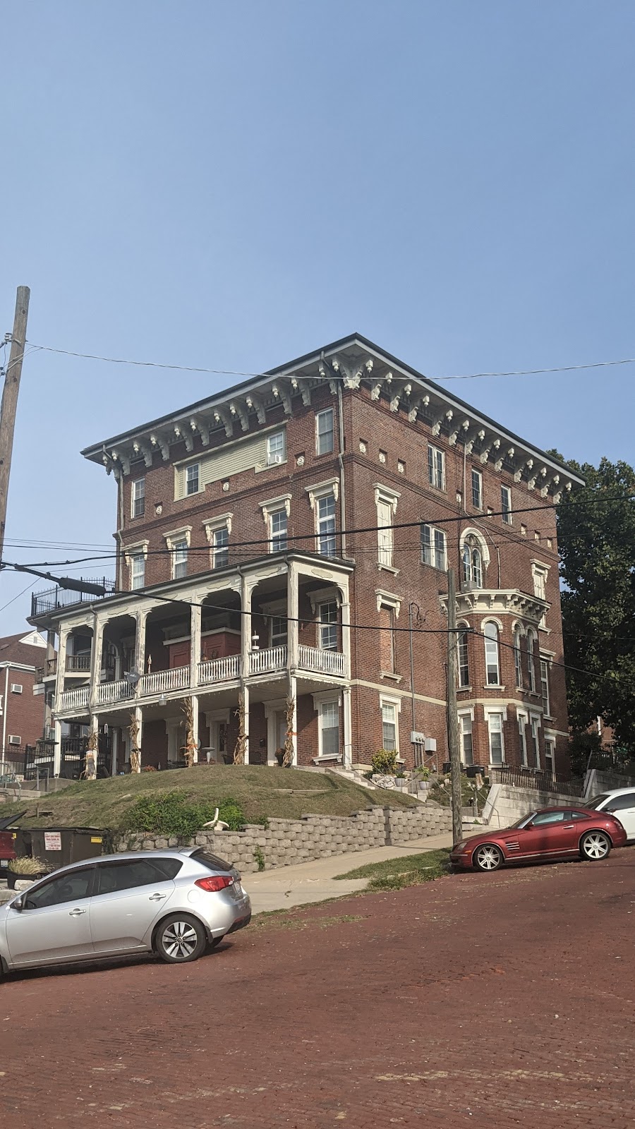 Mysterious Mineral Springs Hotel | 301 E Broadway, Alton, IL 62002, USA | Phone: (618) 717-0546