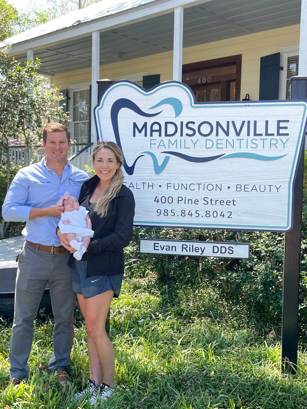 Madisonville Family Dentistry - Evan Riley, DDS | 400 Pine St, Madisonville, LA 70447, USA | Phone: (985) 845-8042