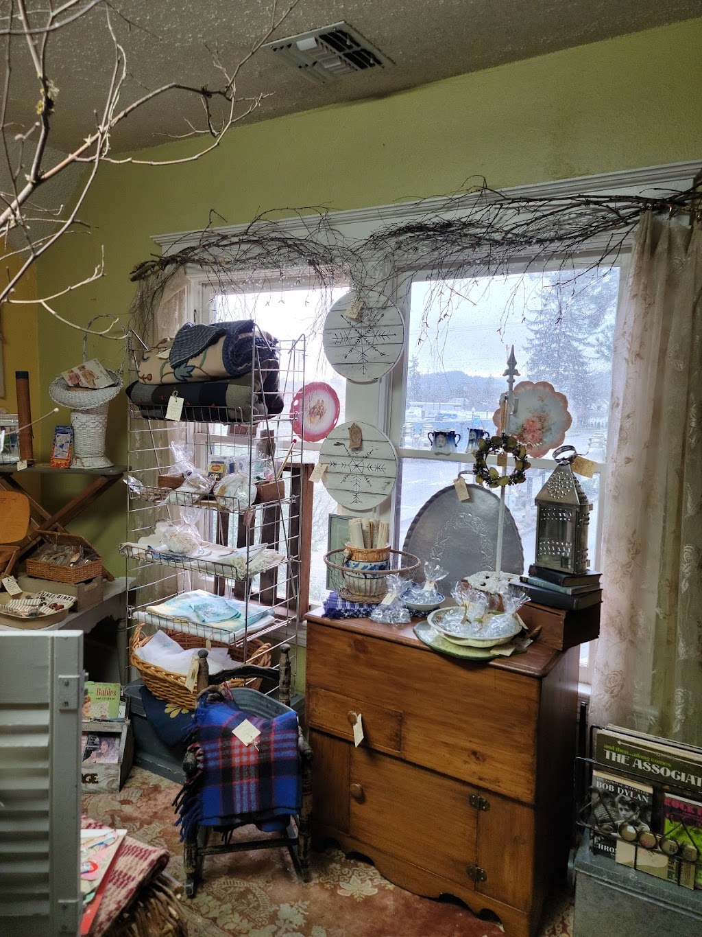 Wine Country Antiques | 415 E Hancock St, Newberg, OR 97132, USA | Phone: (503) 538-7875