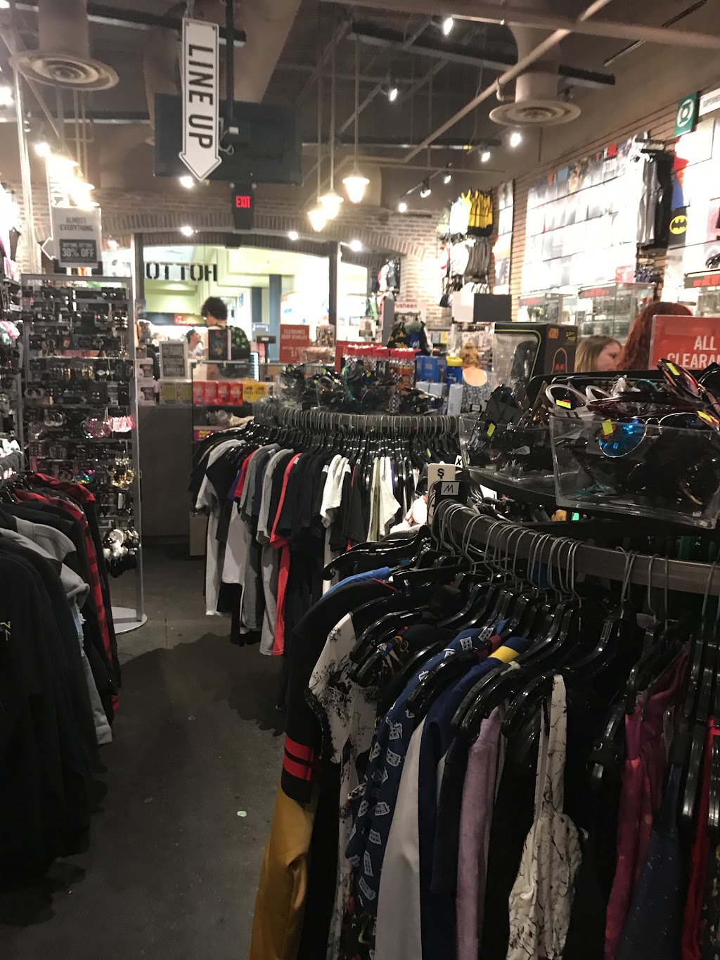 Hot Topic | 3800 US Hwy 98 N #642, Lakeland, FL 33809, USA | Phone: (863) 859-0608