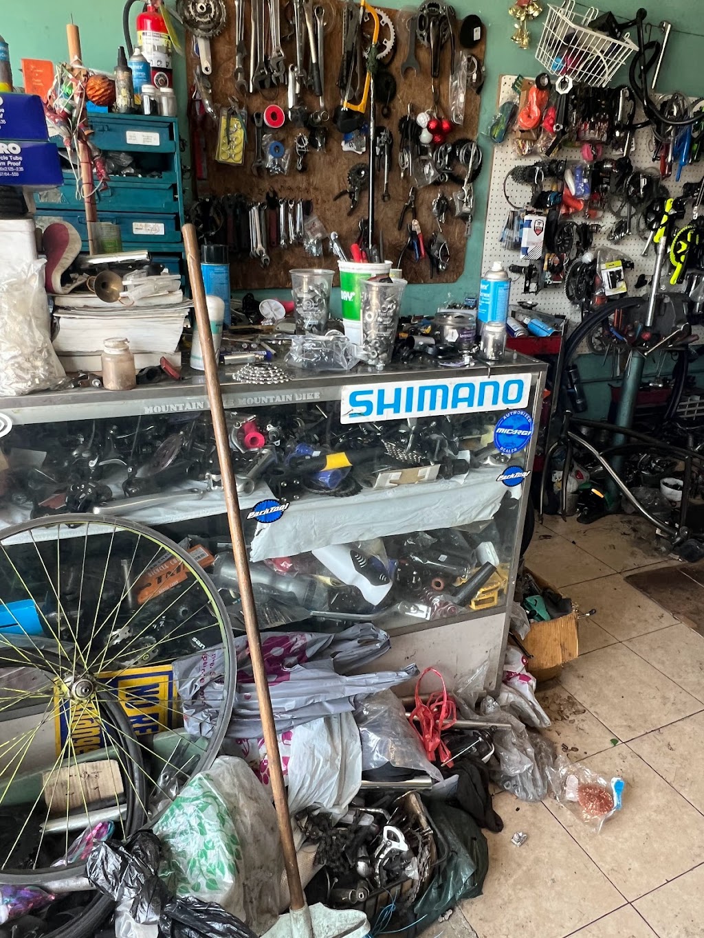 D.C. BIKE SHOP | 3206 S Central Ave, Los Angeles, CA 90011, USA | Phone: (323) 809-7366