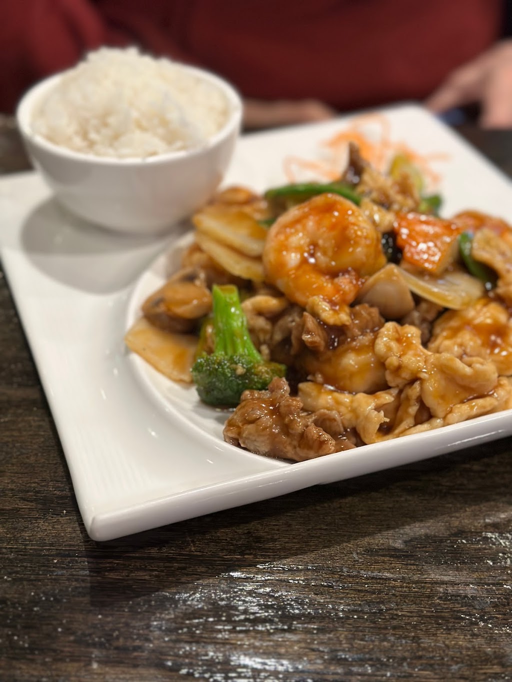 Chens Asian Bistro | Barclay Square, 3338 US-9, Freehold Township, NJ 07728, USA | Phone: (732) 431-2323